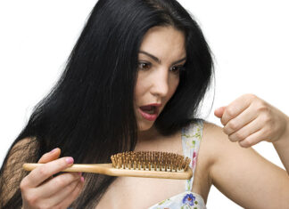 Jak ustrzec się przed nadmierną utratą włosów