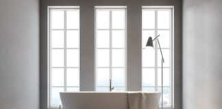 Praktyczne osłony okienne w łazience