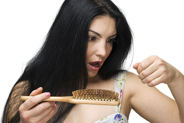 Jak ustrzec się przed nadmierną utratą włosów