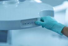 Blok operacyjny jako strefa sensoryczna: jak światło, zapach i dźwięk wpływają na przebieg operacji wyposażenie bloku operacyjnego