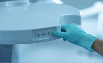 Blok operacyjny jako strefa sensoryczna: jak światło, zapach i dźwięk wpływają na przebieg operacji wyposażenie bloku operacyjnego